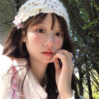 院子里的女人